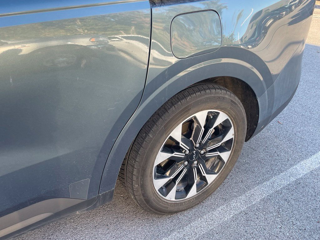 Certified 2022 Kia Carnival EX FWD image 10