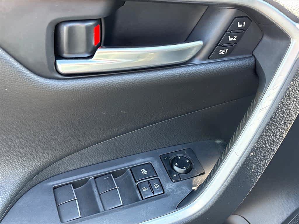 Used 2019 Toyota RAV4 Limited AWD/4WD image 22