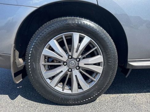 Used 2019 Nissan Pathfinder SV FWD image 3