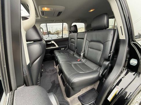 Used 2015 Toyota Land Cruiser image 5