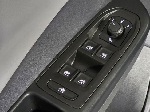 Used 2023 Volkswagen Taos SE image 21