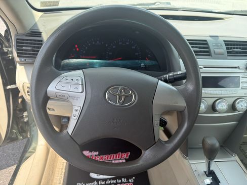 Used 2011 Toyota Camry LE FWD image 17