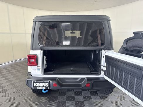 Used 2023 Jeep Wrangler Unlimited Sahara w/ Cold Weather Group AWD/4WD image 25