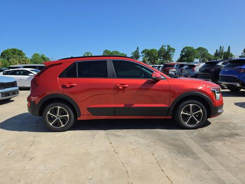 New 2026 Kia Niro EX FWD image 9