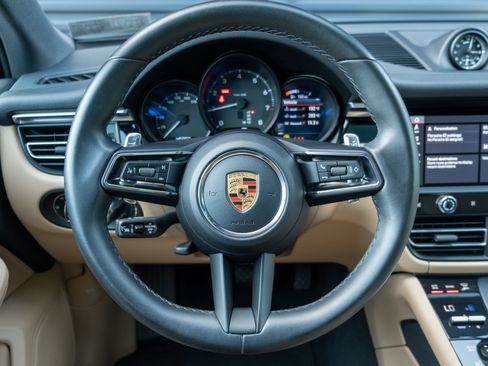 Used 2023 Porsche Macan AWD/4WD image 23