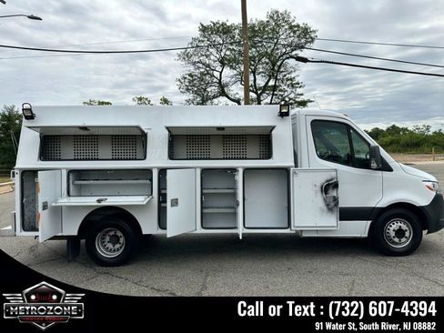 Used 2019 Freightliner Sprinter 3500 w/ Premium Package RWD image 13