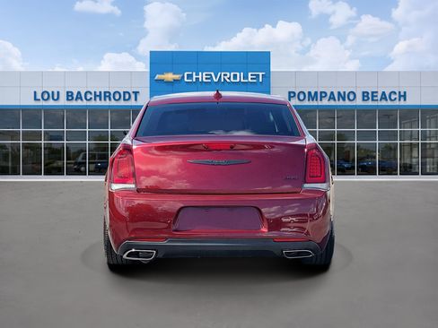 Used 2021 Chrysler 300 Touring L RWD image 4
