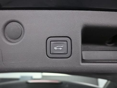 Used 2023 Chevrolet Equinox LT FWD image 14