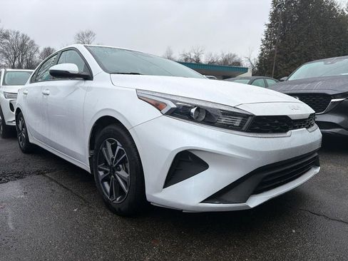 Used 2023 Kia Forte LXS w/ LXS Technology Package image 3