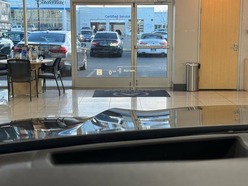 Used 2021 BMW X6 xDrive40i w/ M Sport Package image 17