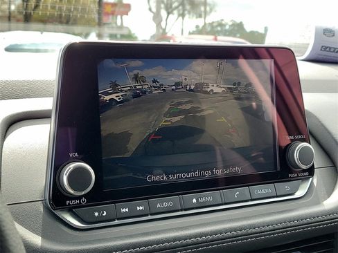 Used 2024 Nissan Rogue SV image 24