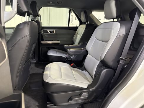Used 2021 Ford Explorer XLT w/ Equipment Group 202A RWD image 10
