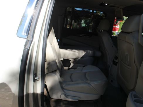 Used 2015 Cadillac Escalade ESV Premium image 21