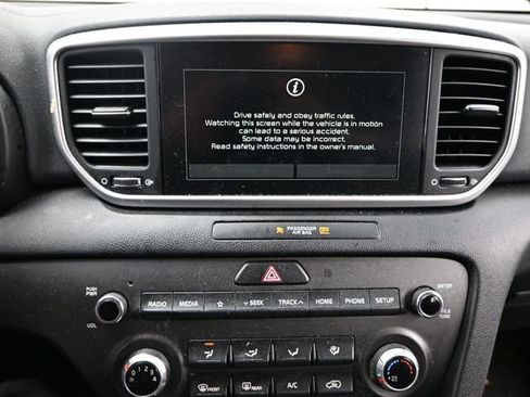 Used 2022 Kia Sportage LX image 14