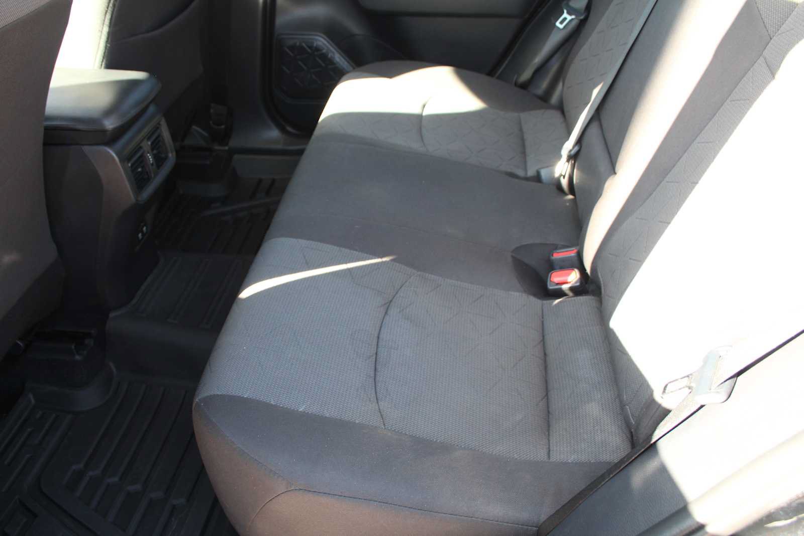 Used 2020 Toyota RAV4 XLE FWD image 25