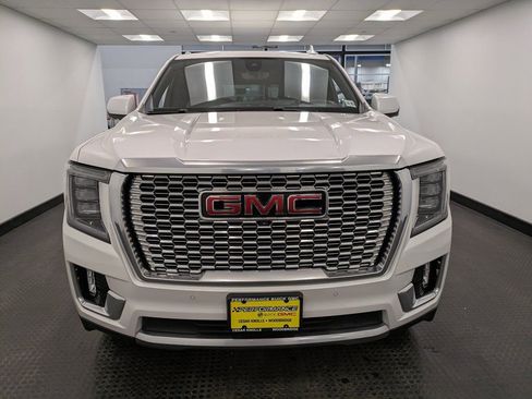 Used 2021 GMC Yukon Denali w/ Denali Premium Package image 2