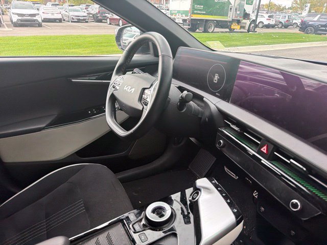Used 2022 Kia EV6 GT-Line w/ GT-Line Suede Seat Package AWD/4WD image 17