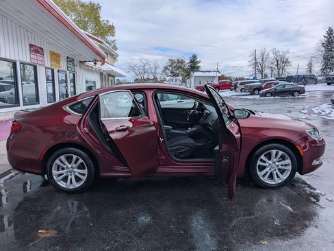 Used 2015 Chrysler 200 Limited w/ Convenience Group image 16