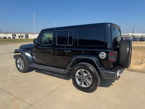 Used 2018 Jeep Wrangler Unlimited Sahara image 23