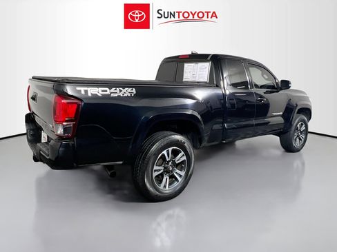 Used 2019 Toyota Tacoma TRD Sport image 4