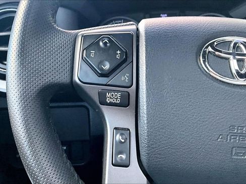 Used 2020 Toyota Tacoma TRD Off-Road w/ TRD Premium Off Road Package AWD/4WD image 10