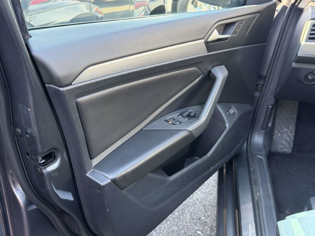 Used 2019 Volkswagen Jetta SE FWD image 16