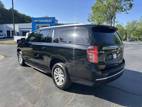 Used 2023 Chevrolet Suburban LT image 7