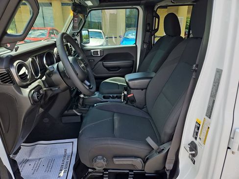 Used 2023 Jeep Gladiator Sport AWD/4WD image 10