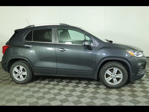 Used 2018 Chevrolet Trax LT w/ LT Convenience Package FWD image 5