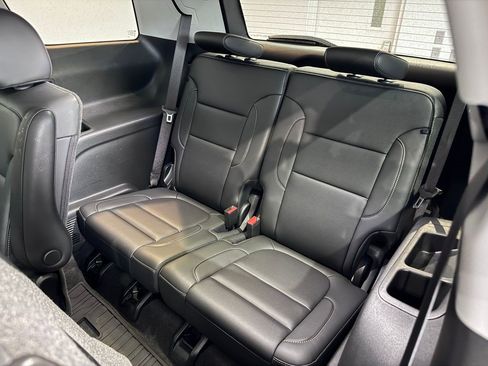 Certified 2023 GMC Acadia SLT w/ Technology Package AWD/4WD image 9