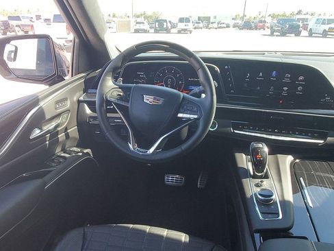 Used 2024 Cadillac Escalade ESV V image 25