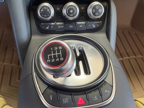 Used 2010 Audi R8 V10 image 60