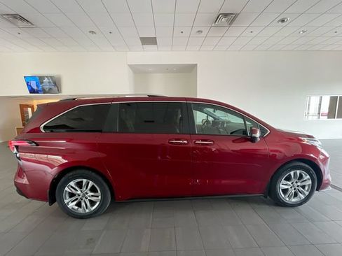 Used 2024 Toyota Sienna Limited AWD/4WD image 6