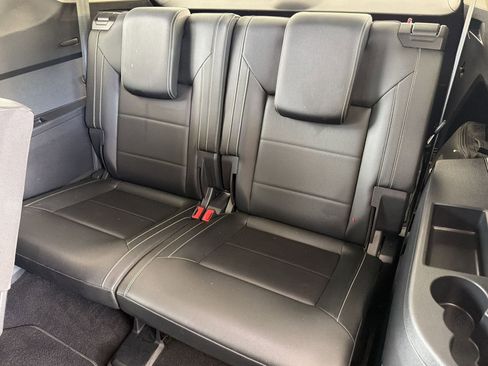 Used 2023 Volkswagen Atlas SE image 32