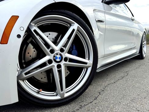 Used 2018 BMW M4 Convertible image 2