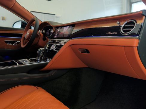 New 2026 Bentley Flying Spur Plug-In Hybrid AWD/4WD image 2