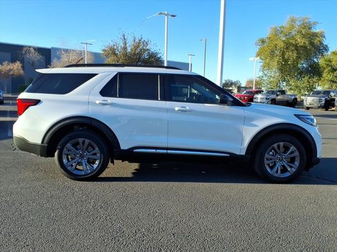 Used 2025 Ford Explorer Active w/ Active Comfort Package image 5
