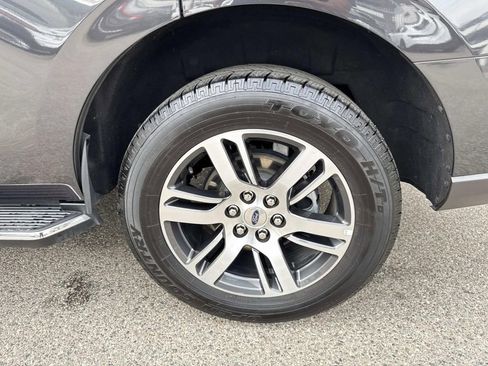 Used 2023 Ford Expedition XLT image 9