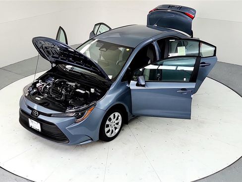 Used 2023 Toyota Corolla LE w/ Carpet Mat Package (TMS) image 23