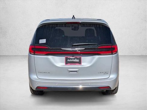 New 2026 Chrysler Pacifica Limited AWD/4WD image 7