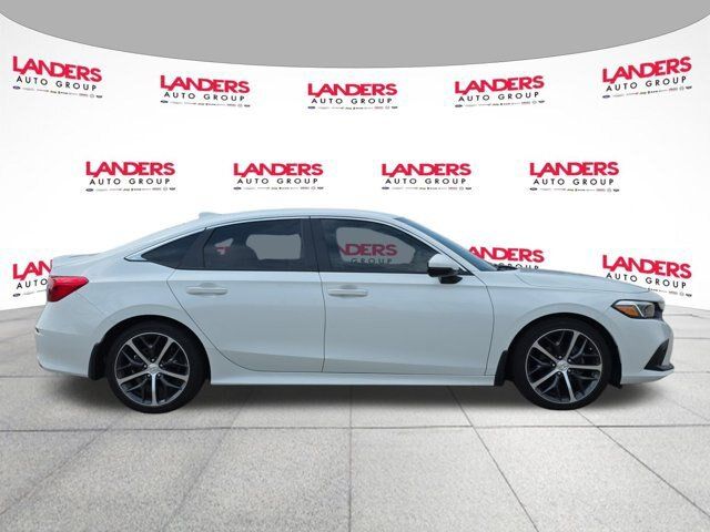 Used 2023 Honda Civic Touring image 2