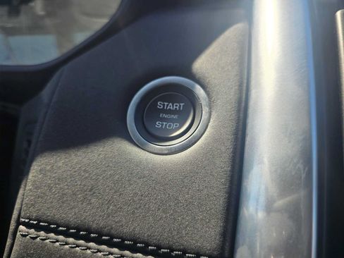 Used 2025 Land Rover Discovery S AWD/4WD image 31