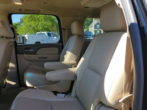 Used 2014 Chevrolet Suburban LTZ AWD/4WD image 11