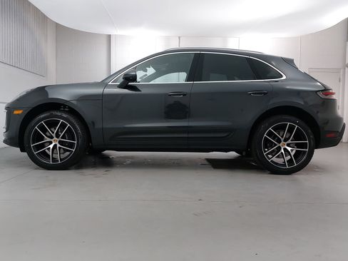 New 2026 Porsche Macan image 2