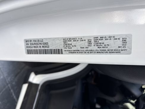 Used 2024 RAM ProMaster 2500 w/ Convenience Group FWD image 32