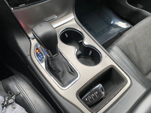 Used 2019 Jeep Grand Cherokee Altitude image 23