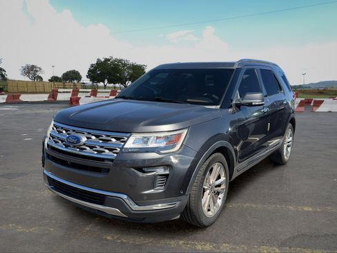 Used 2018 Ford Explorer Limited w/ Equipment Group 301A FWD image 5