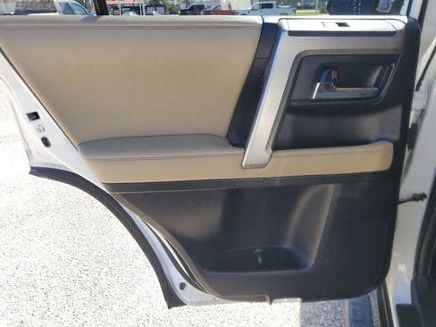 Used 2020 Toyota 4Runner SR5 Premium w/ Moonroof Package AWD/4WD image 11