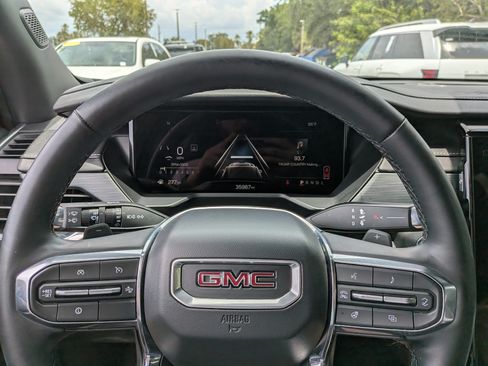 Used 2025 GMC Acadia Elevation FWD image 27