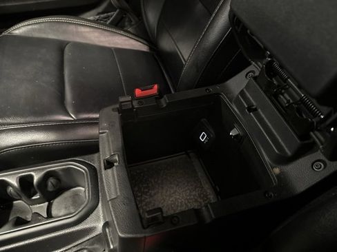 Used 2019 Jeep Wrangler Unlimited Sahara image 30